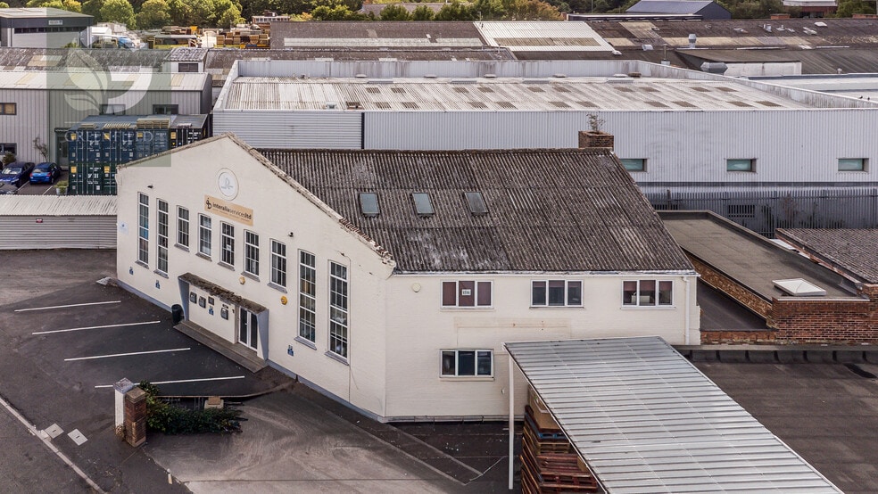 2 Davis Rd, Chessington for lease - Building Photo - Image 3 of 4