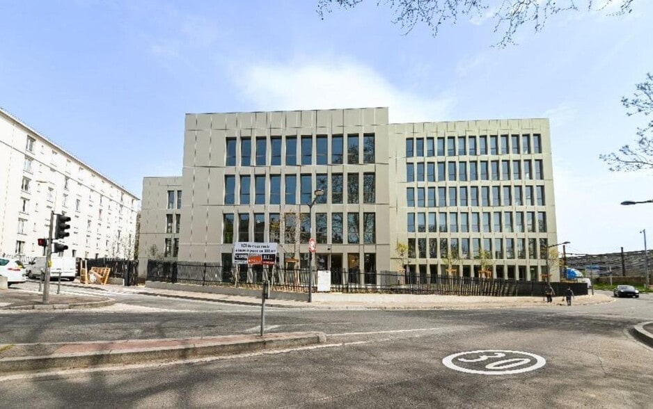 2 Rue Pierre Baizet, Lyon à louer - Photo du bâtiment - Image 2 de 20