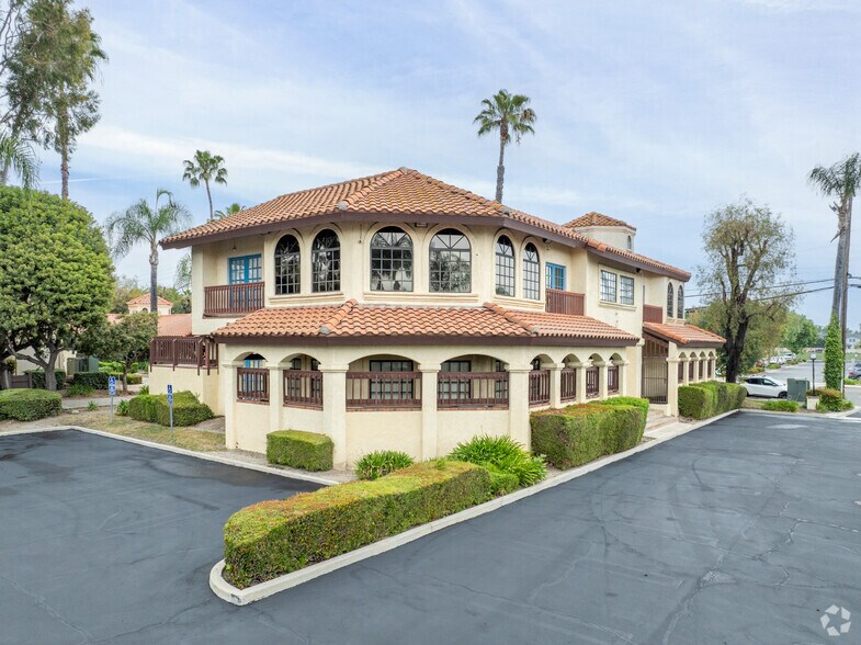 4091 Riverside, Chino, CA à louer - Photo du bâtiment - Image 3 de 8
