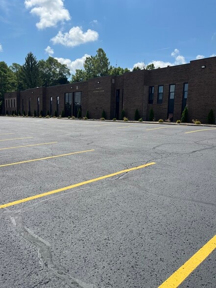 7505 Sussex Dr, Florence, KY for lease - Building Photo - Image 3 of 29