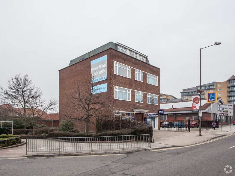 90-92 High St, Feltham à vendre - Photo principale - Image 1 de 4