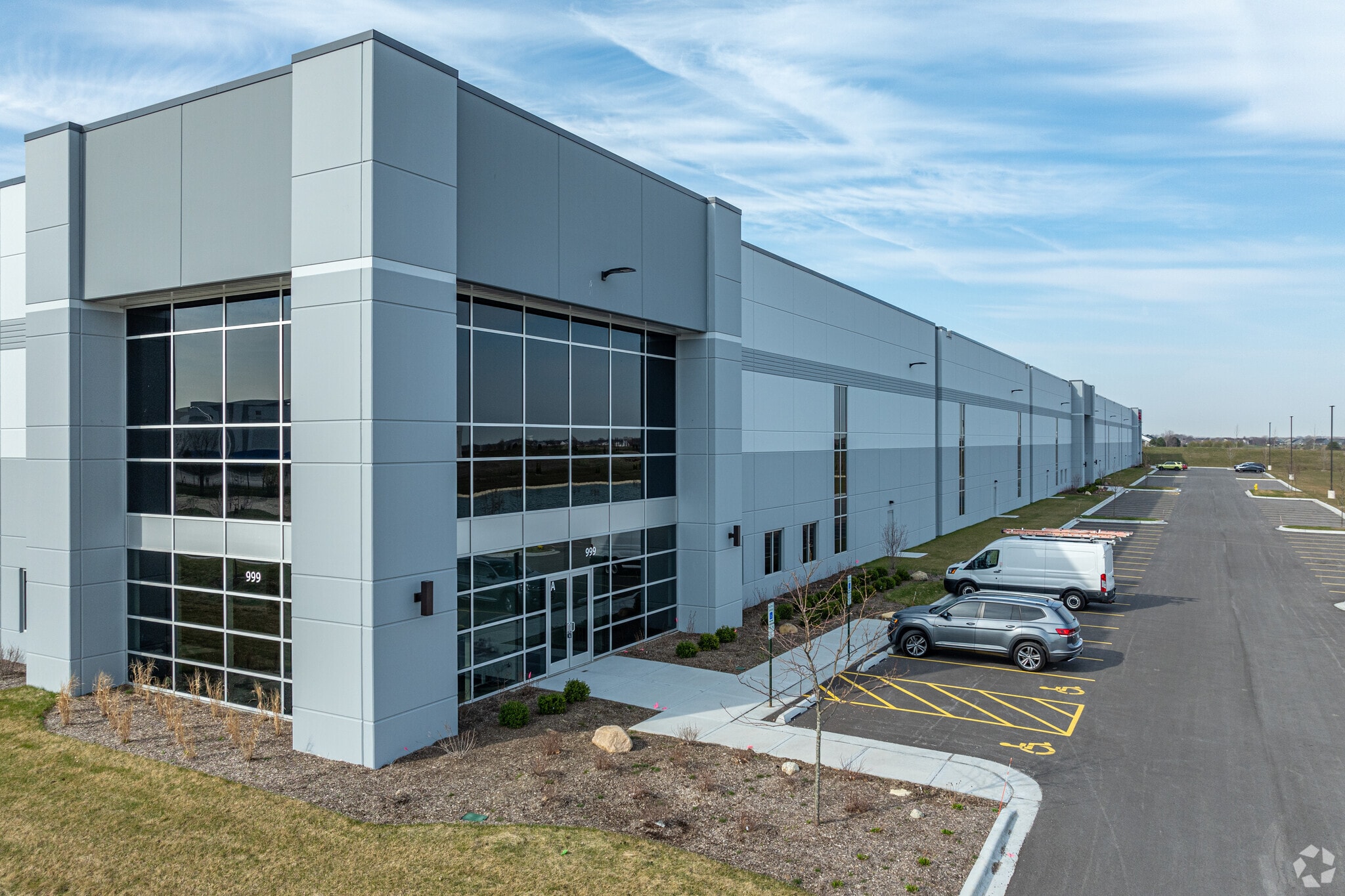 999 Belle Ln, Bolingbrook, IL for lease Primary Photo- Image 1 of 6