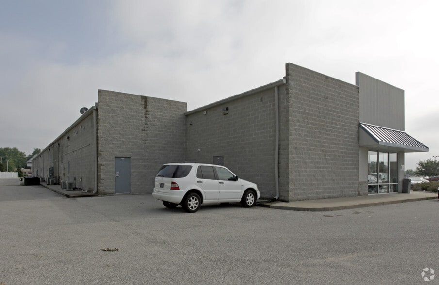 2719 Emerson Dr, Elkhart, IN for lease - Building Photo - Image 2 of 14