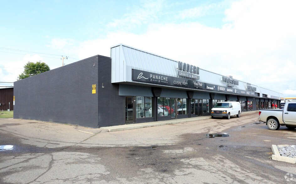 5704-5730 104th St NW, Edmonton, AB for lease - Building Photo - Image 2 of 11