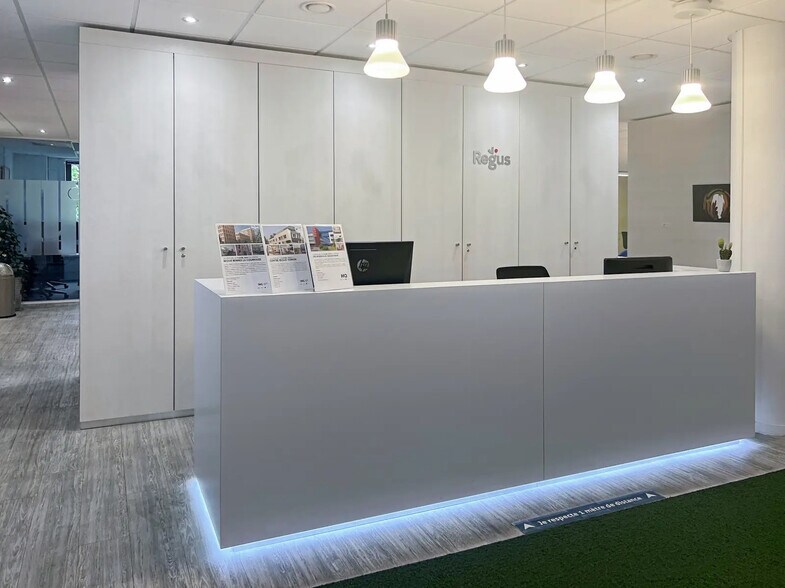 9-11 Rue Gaston Boyer, Reims à louer - Hall d’entrée - Image 3 de 50