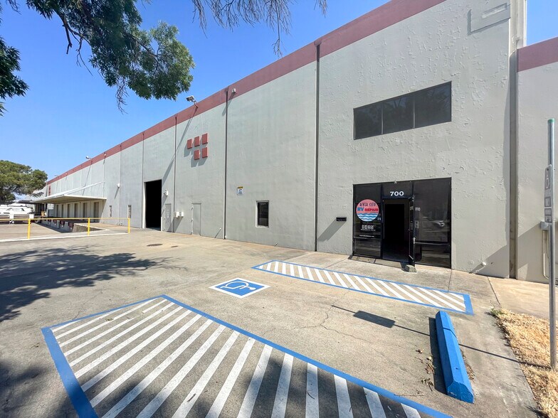 3900 Florin Perkins Rd, Sacramento, CA à louer - Photo du bâtiment - Image 2 de 8