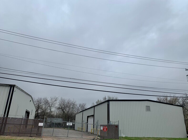 2703 Chalk Hill Rd, Dallas, TX à vendre - Photo du bâtiment - Image 2 de 9