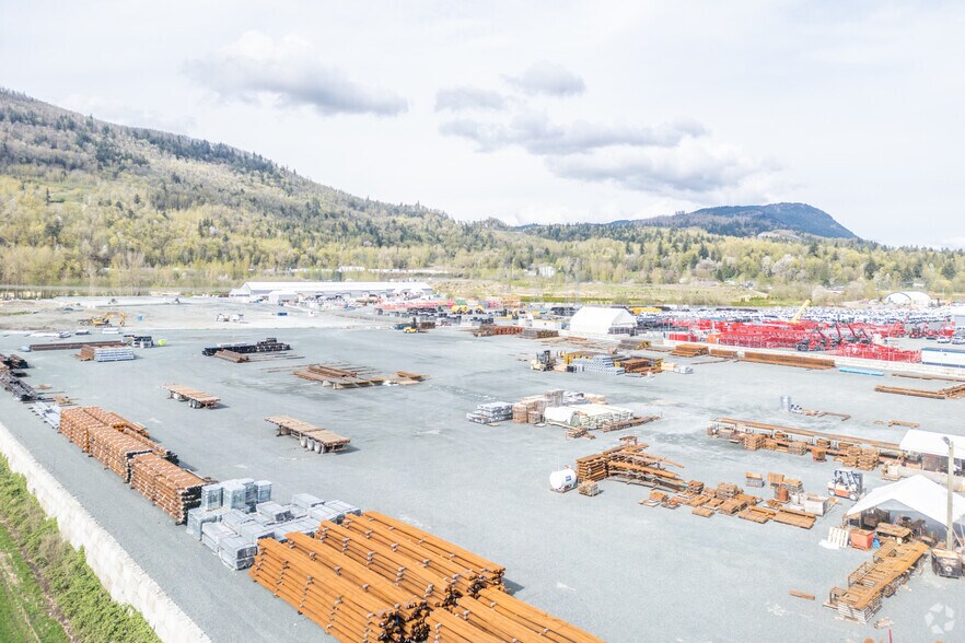 37015 S Parallel Rd, Abbotsford, BC à louer - Photo principale - Image 1 de 2