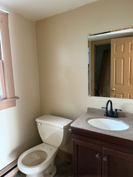 742 Ann St, Stroudsburg, PA à louer - Photo du bâtiment - Image 2 de 6