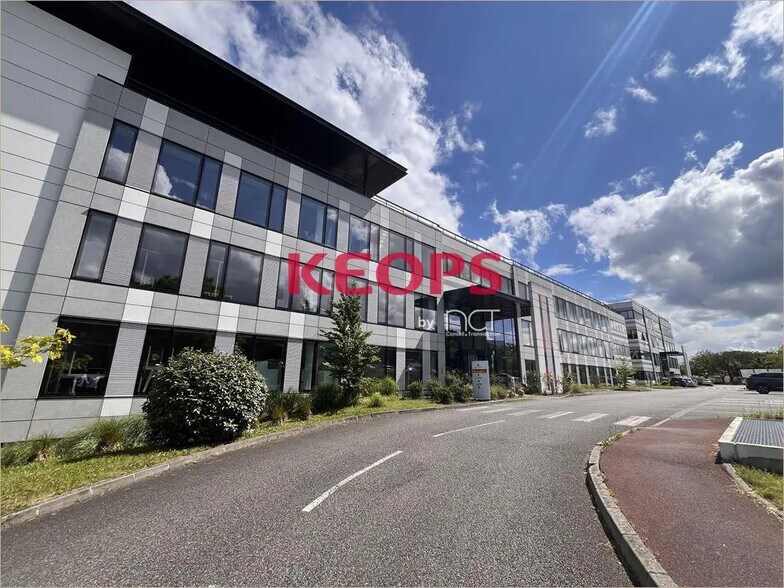 Office in Toulouse for lease - Building Photo - Image 2 of 12