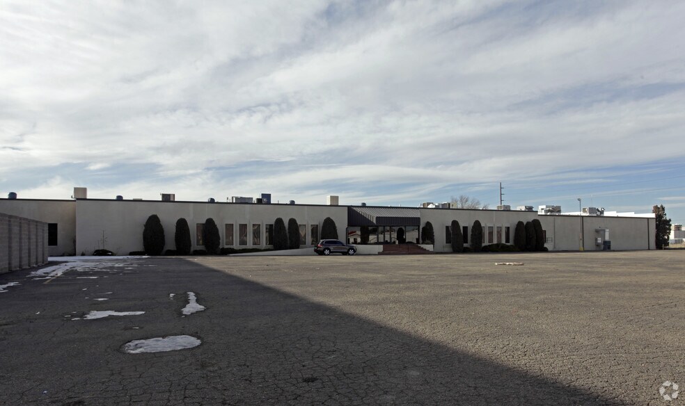 5200 E Smith Rd, Denver, CO à louer - Photo du bâtiment - Image 1 de 25