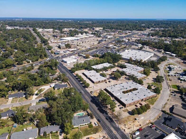 3800 Paluxy Dr, Tyler, TX à louer - Photo du bâtiment - Image 3 de 7
