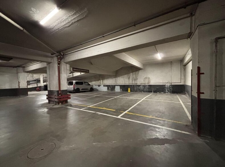 Industrial in Paris for lease - Building Photo - Image 2 of 6