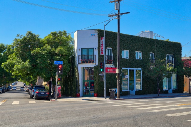 Plus de détails pour 5924-5930 York Blvd, Los Angeles, CA - Commerce de détail à louer