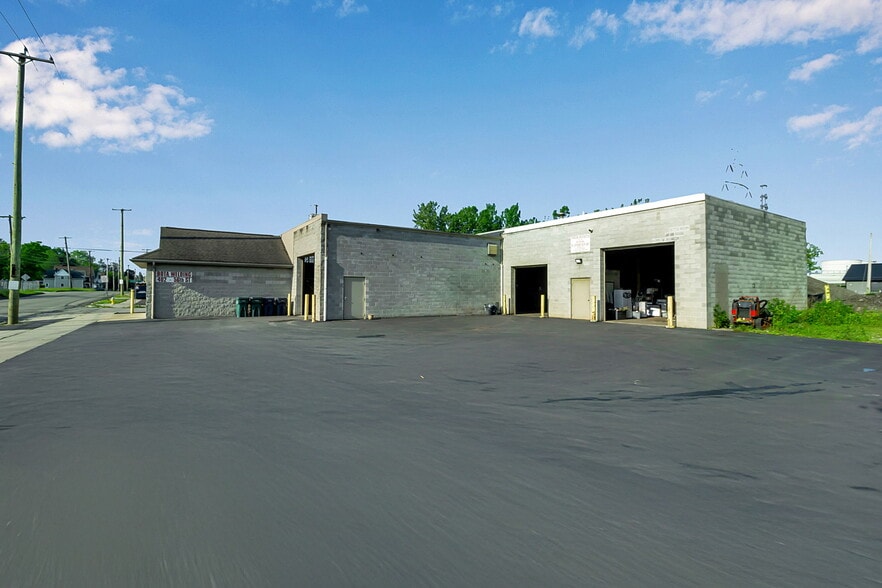 402 56th St, Niagara Falls, NY for lease - Building Photo - Image 1 of 42