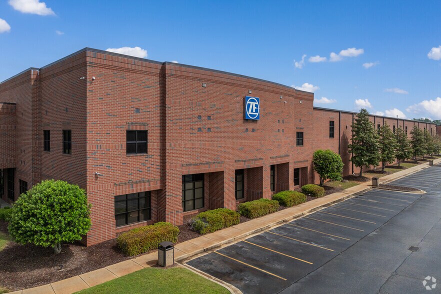 5531 Rafe Ct, Flowery Branch, GA à louer - Photo principale - Image 1 de 7