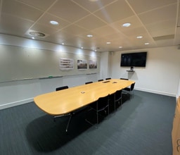 Summer Rd, Thames Ditton for lease Interior Photo- Image 1 of 5