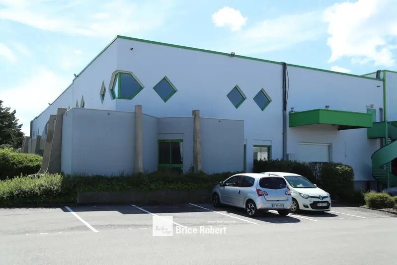 66 Avenue Des Freres Montgolfier, Genas à louer - Photo du bâtiment - Image 3 de 12