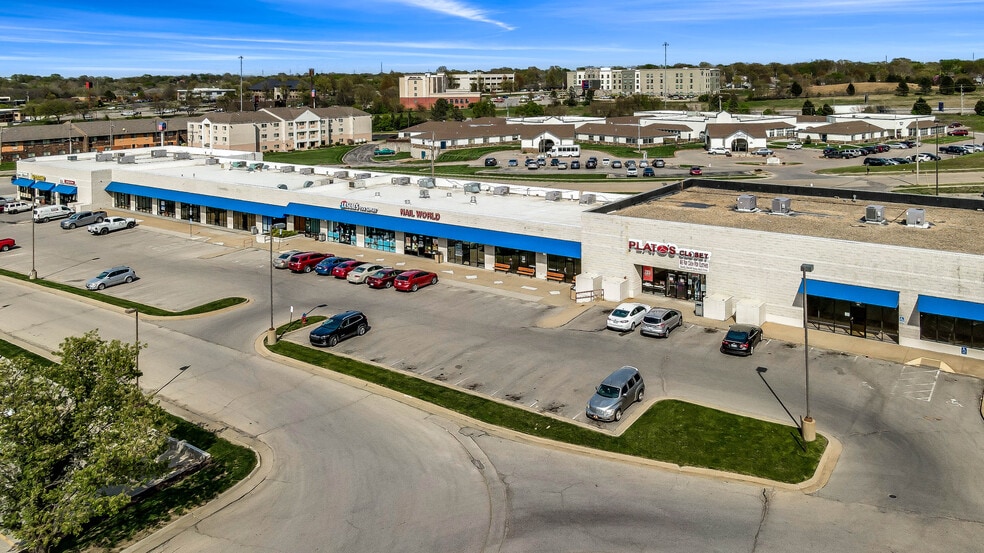 1570-1580 SW Wanamaker Rd, Topeka, KS for lease - Building Photo - Image 1 of 13