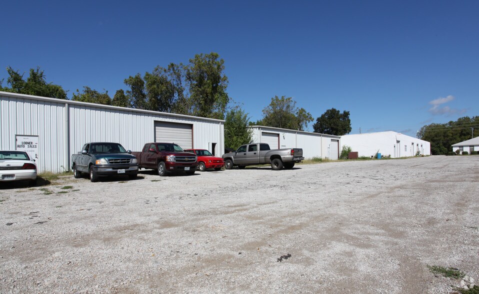 2850 E 40 Hwy, Blue Springs, MO for lease - Building Photo - Image 2 of 2