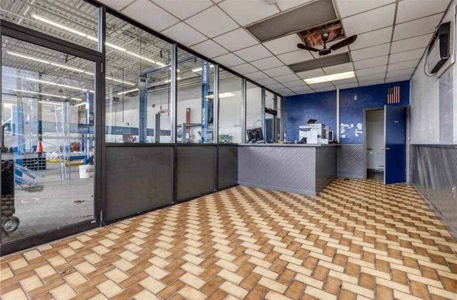 9435 State Route 30, Irwin, PA for lease - Building Photo - Image 2 of 10