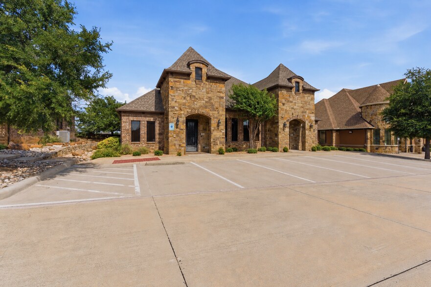 9145 Belshire Dr, North Richland Hills, TX à louer - Photo du bâtiment - Image 1 de 22