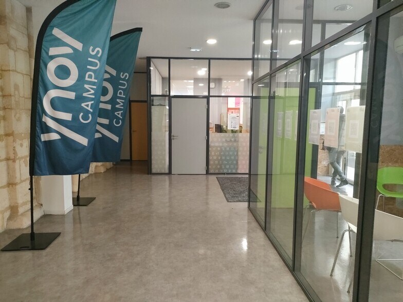 Office in Bordeaux for lease - Building Photo - Image 3 of 24