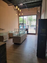 811 Dundas St W, Toronto, ON for lease Interior Photo- Image 2 of 4