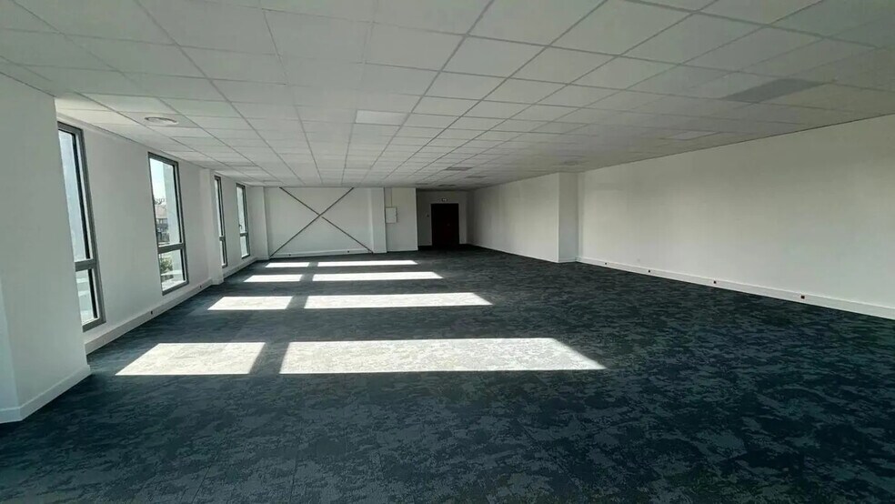 44 Rue Pierre Curie, Plaisir à louer - Photo du bâtiment - Image 2 de 12