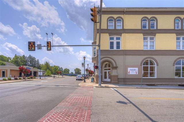 301 W Main St, Radford, VA à louer - Photo du bâtiment - Image 3 de 50
