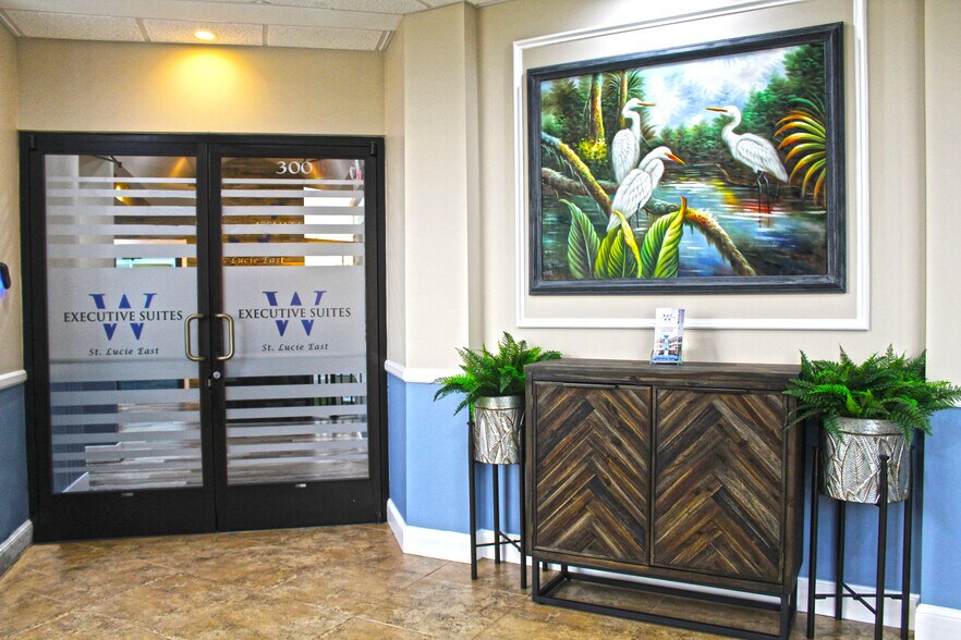 10570 S US Highway 1, Port Saint Lucie, FL à louer - Hall d’entrée - Image 2 de 10