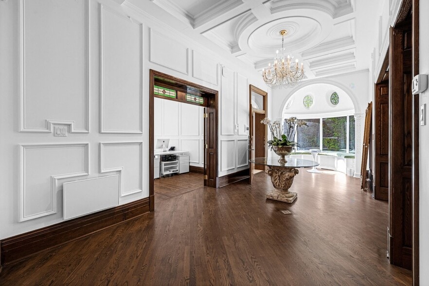 1565 Av Du Docteur-Penfield, Montréal, QC for sale - Interior Photo - Image 2 of 9