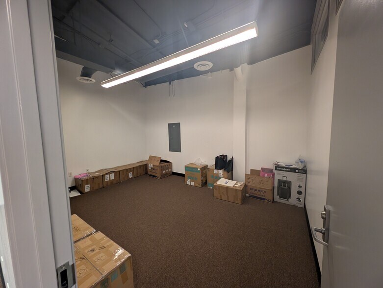 3670 W Temple Ave, Pomona, CA à louer - Photo du bâtiment - Image 3 de 23