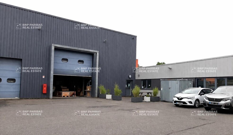 Office in Les Sorinières for lease - Building Photo - Image 2 of 7