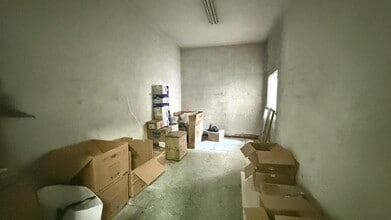 Retail in Santa Coloma de Gramenet, Barcelona for lease Interior Photo- Image 1 of 5