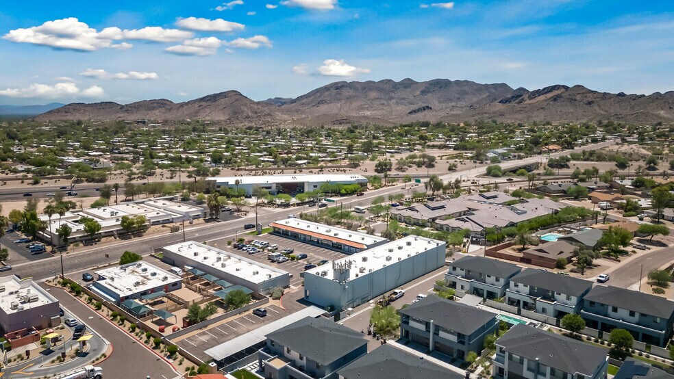 10210 N 32nd St, Phoenix, AZ à louer - Photo du bâtiment - Image 2 de 4