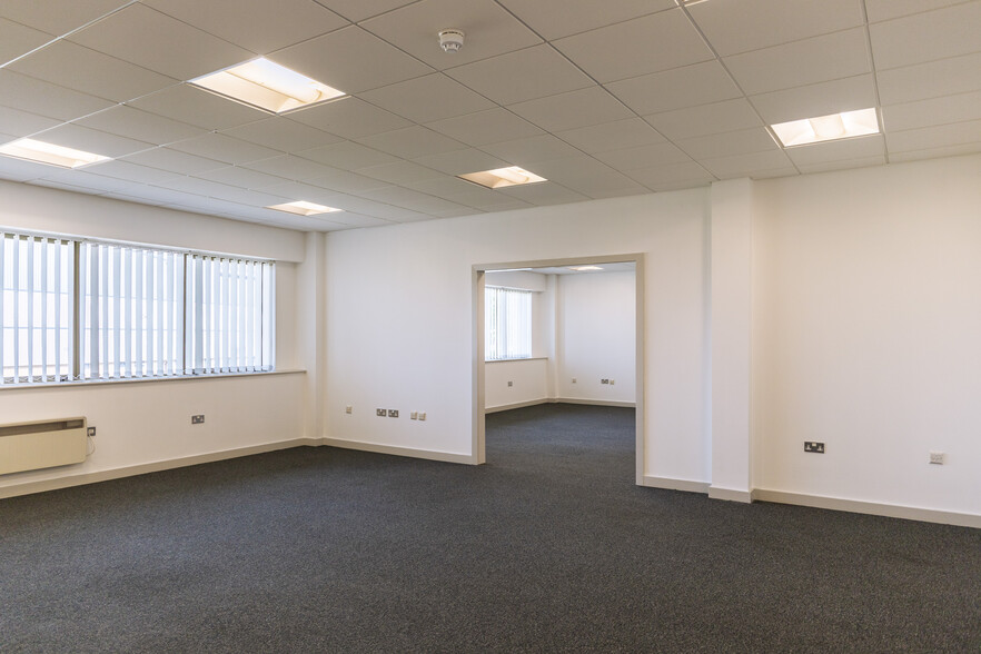Davyfield Road Rd, Blackburn for lease - Interior Photo - Image 2 of 31