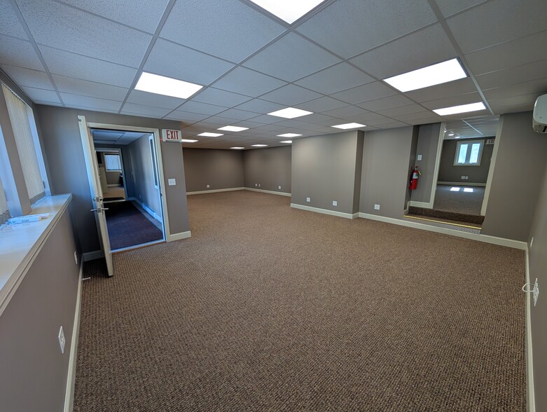 230 Church St, Whitinsville, MA for lease - Building Photo - Image 3 of 15