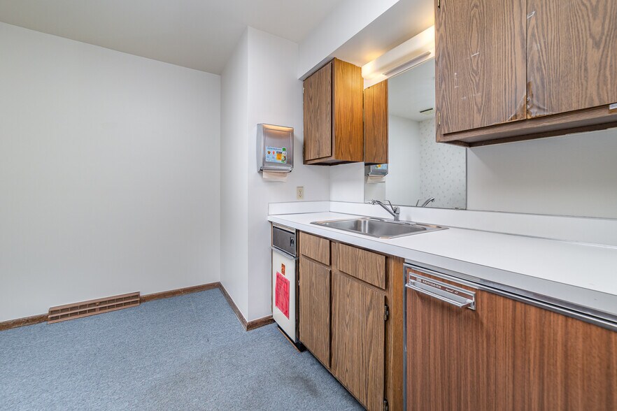 3150 Hallmark Ct, Saginaw, MI à vendre - Photo intérieure - Image 2 de 31