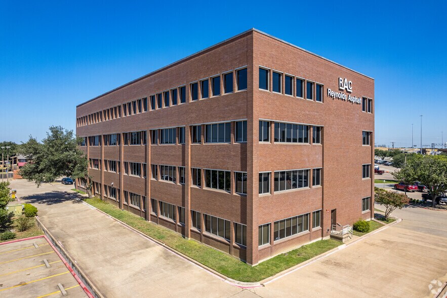 8713 Airport Fwy, North Richland Hills, TX à louer - Photo du bâtiment - Image 2 de 23