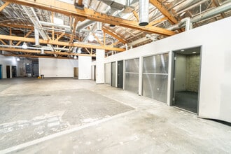 33-43 E Orange Grove Ave, Burbank, CA à louer Photo intérieure- Image 1 de 13