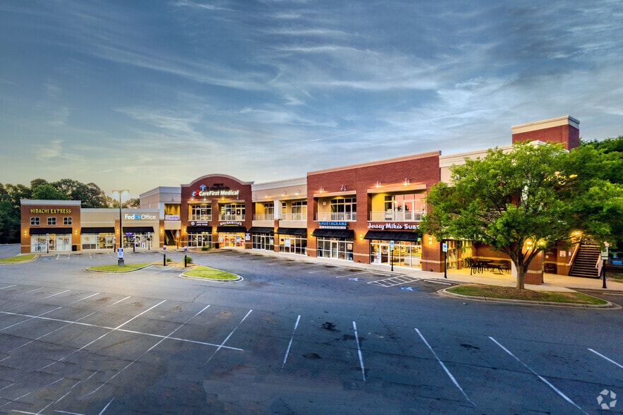 2908 Oak Lake Blvd, Charlotte, NC à louer - Photo principale - Image 2 de 16