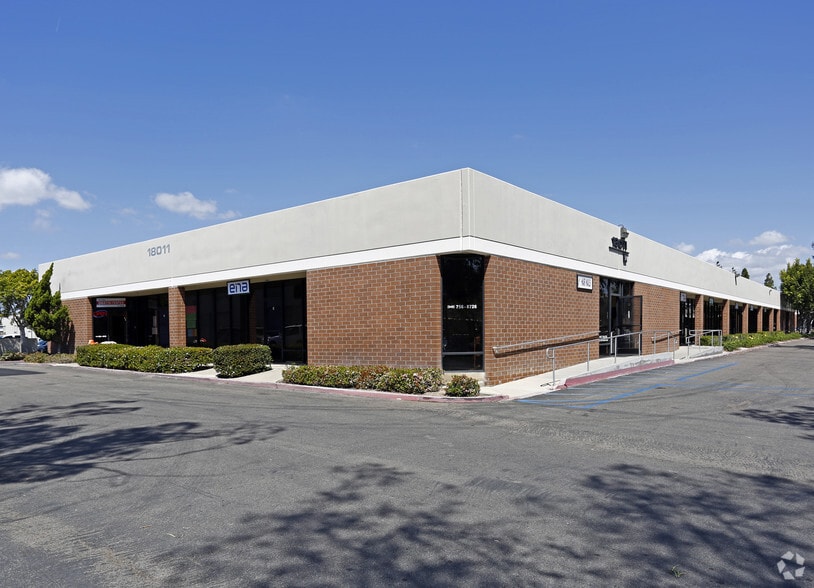 17755 Sky Park Cir, Irvine, CA à louer - Photo principale - Image 2 de 33