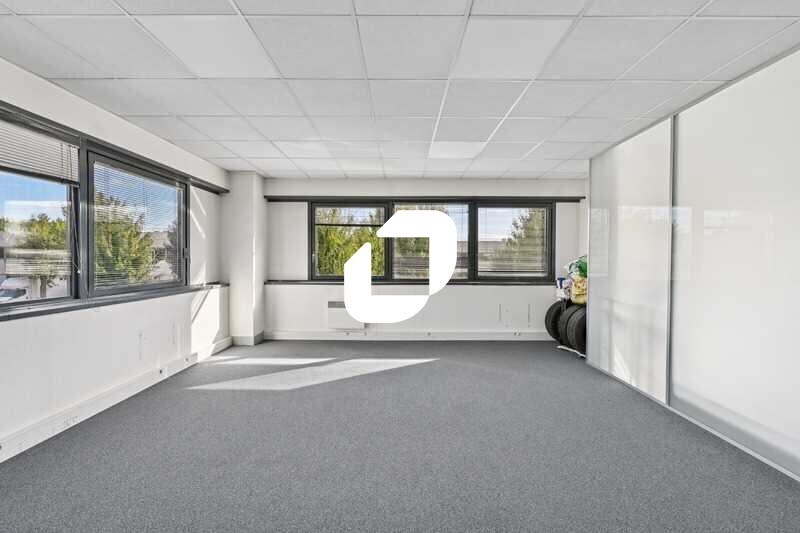 Bureau dans Roissy-en-France à louer - Photo intérieure - Image 1 de 12