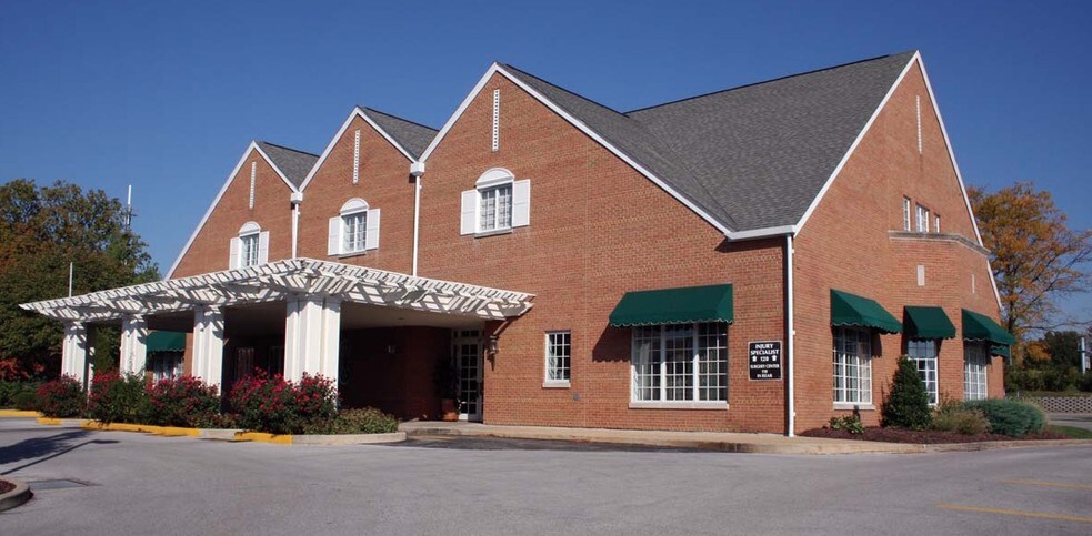 10435 Clayton Rd, Frontenac, MO à louer - Photo du bâtiment - Image 1 de 7