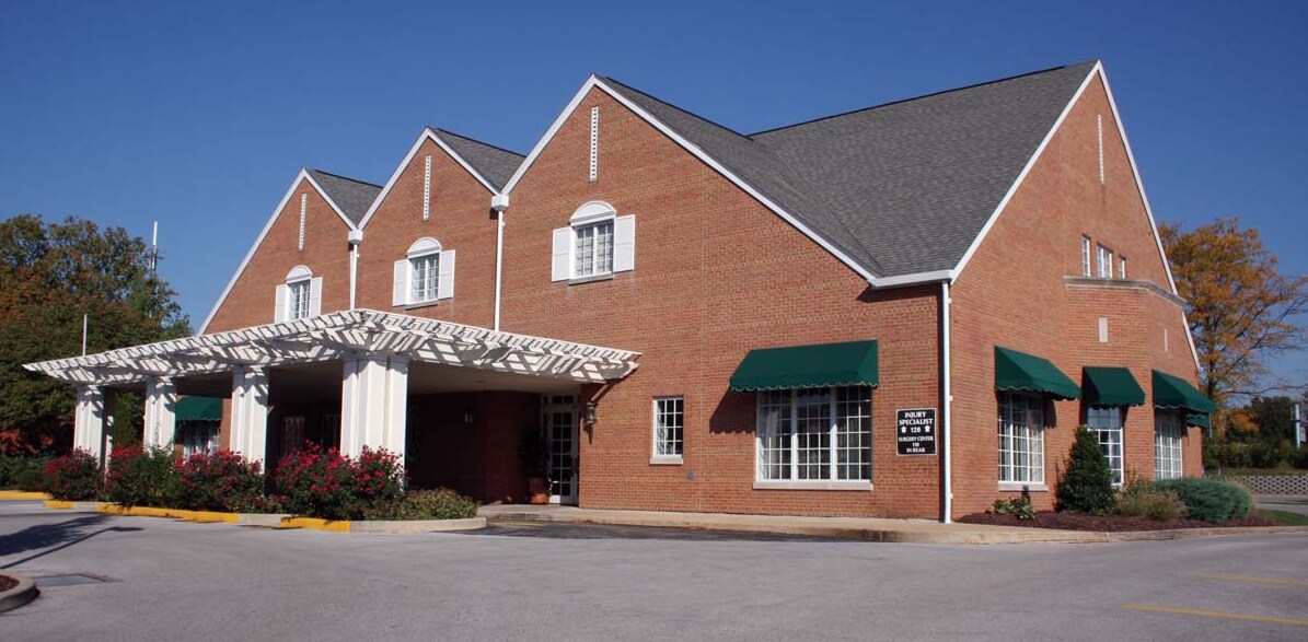 10435 Clayton Rd, Frontenac, MO à louer Photo du bâtiment- Image 1 de 8