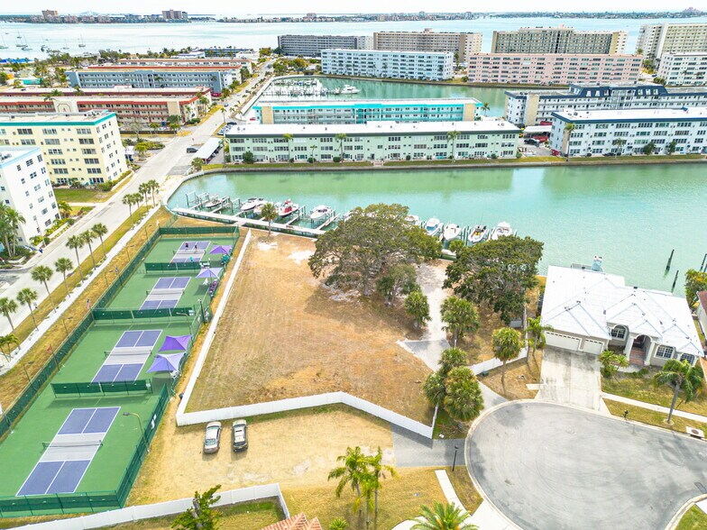 5814 Skimmer Point S blvd, Gulfport, FL à vendre - Photo du bâtiment - Image 3 de 17
