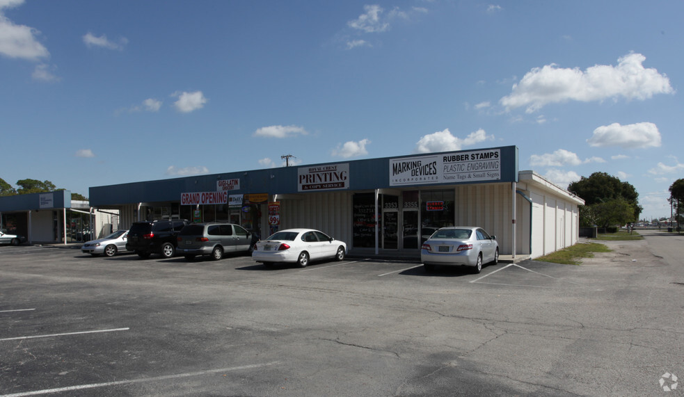 3341-3355 Fowler St, Fort Myers, FL for lease - Primary Photo - Image 1 of 3