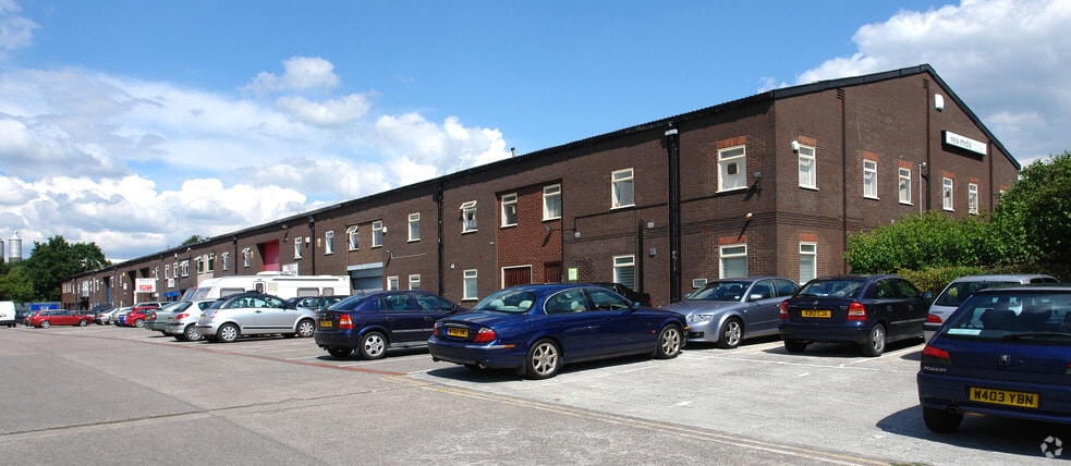 Pepper Rd, Stockport for lease - Primary Photo - Image 1 of 4
