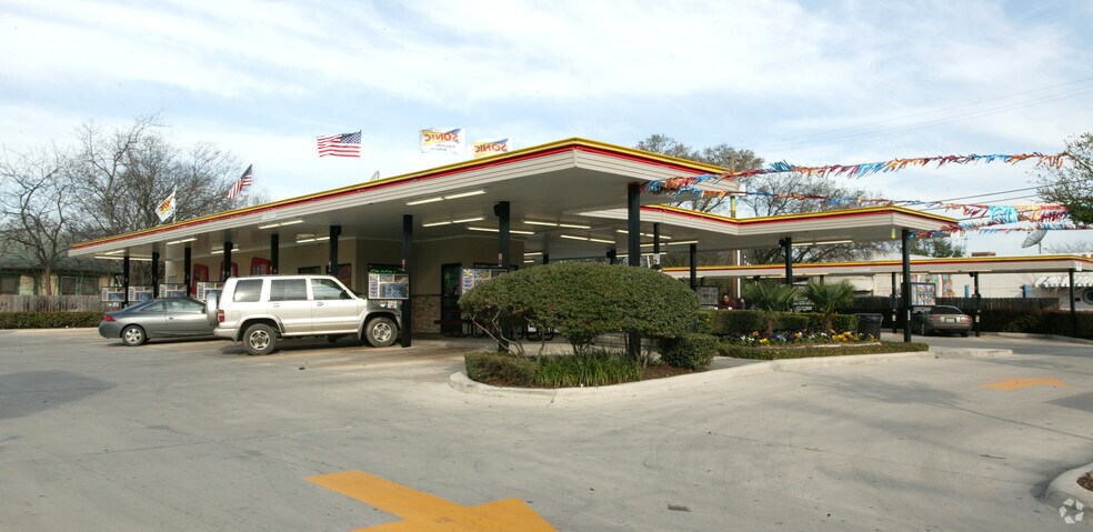 2301 Blanco Rd, San Antonio, TX à louer - Photo du bâtiment - Image 2 de 12